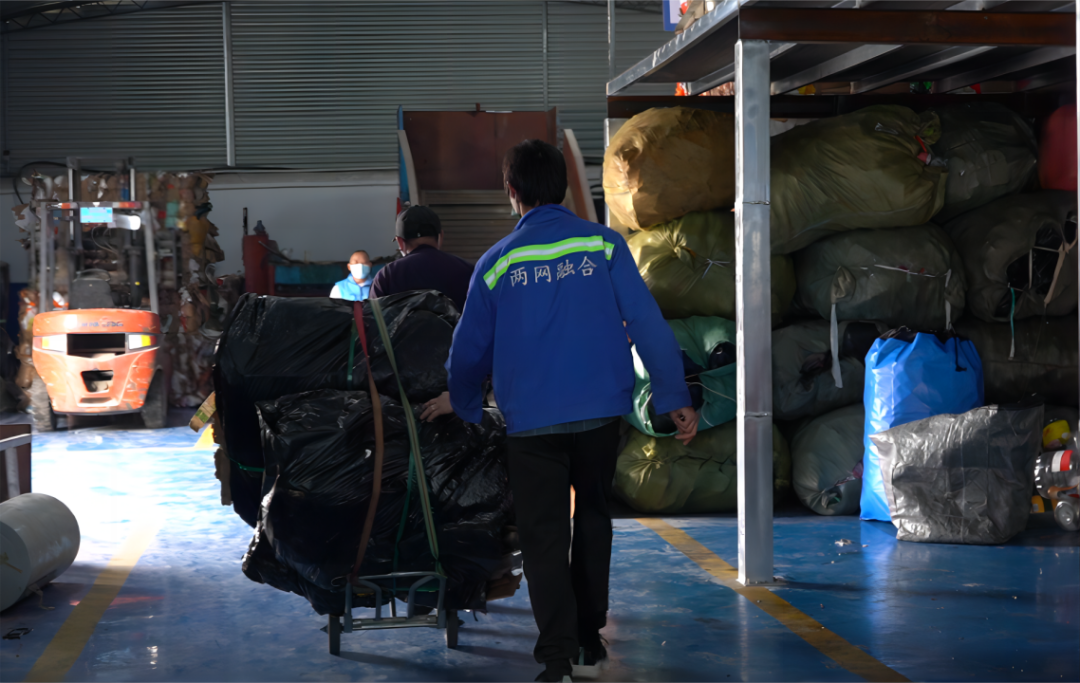 1696655451801904.png 640 (1).png